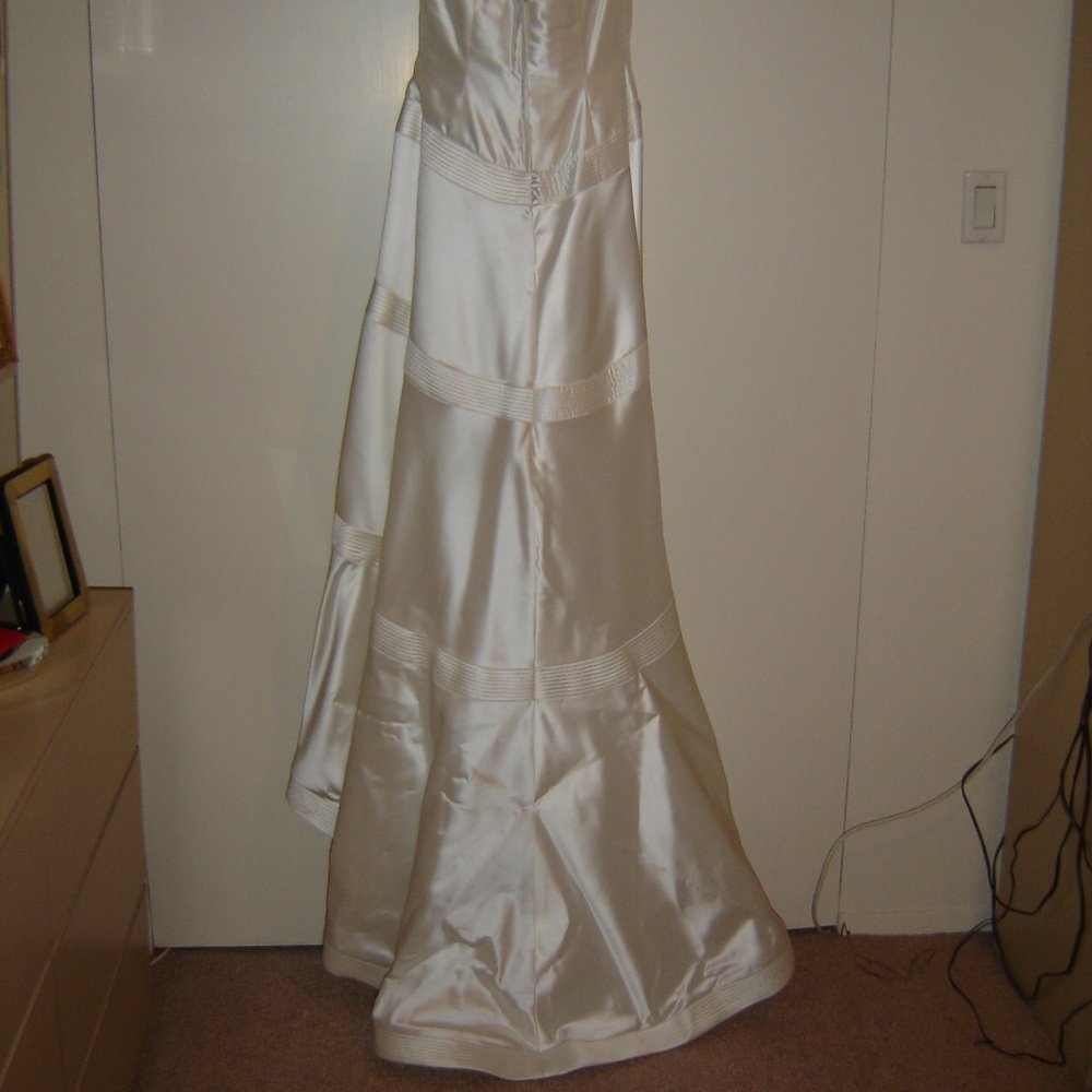 Helen Morley Unworwn Wedding Dress
